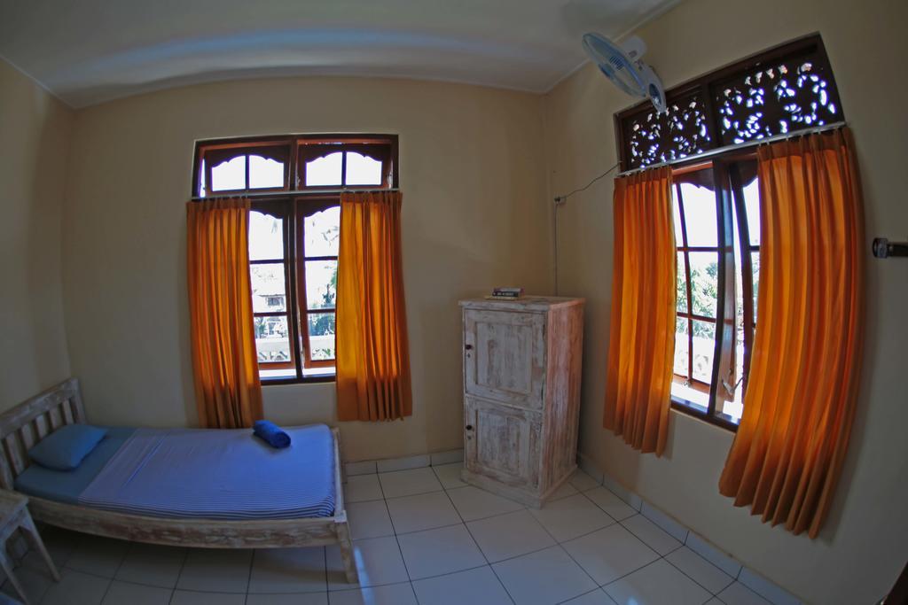 Surfers House Guest house